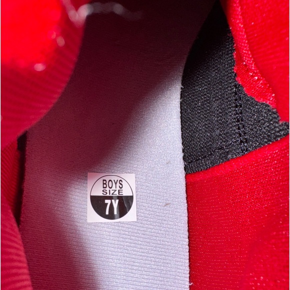 New Jordan Max Aura 2 (GS) ‘Black/Gym Red-White- Wolf Grey’ Basketball Sneakers - Picture 9 of 12